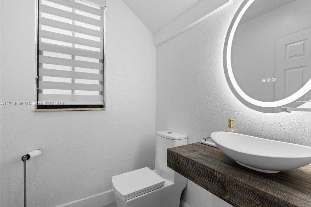 Small Image of 10023 NORTH WEST 89TH TER, Doral Number 20