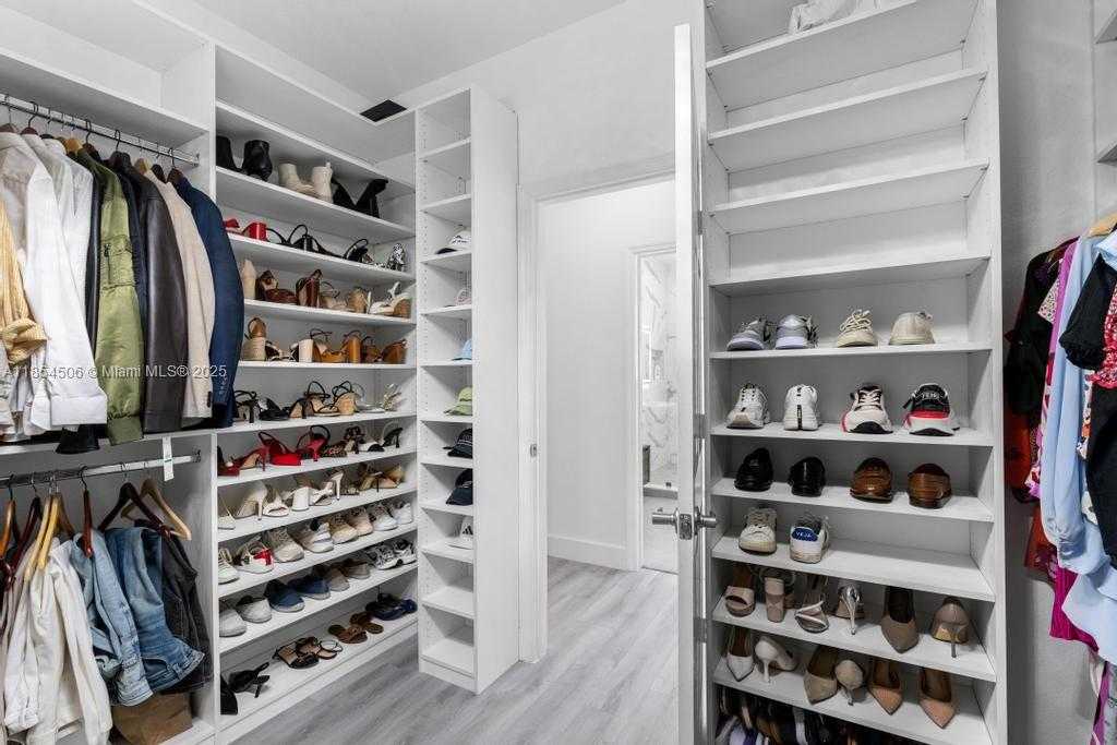 Small Image of 10023 NORTH WEST 89TH TER, Doral Number 26