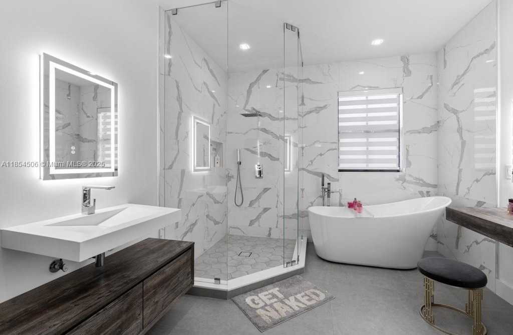 Small Image of 10023 NORTH WEST 89TH TER, Doral Number 27