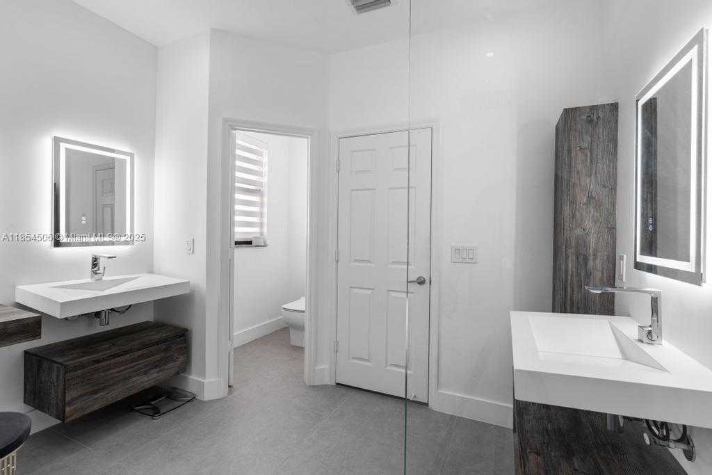 Small Image of 10023 NORTH WEST 89TH TER, Doral Number 28