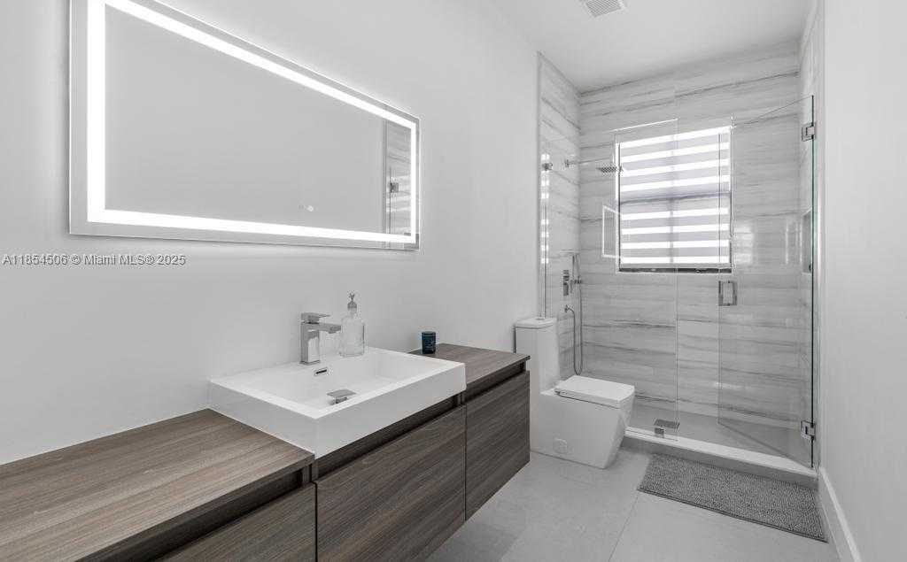 Small Image of 10023 NORTH WEST 89TH TER, Doral Number 30