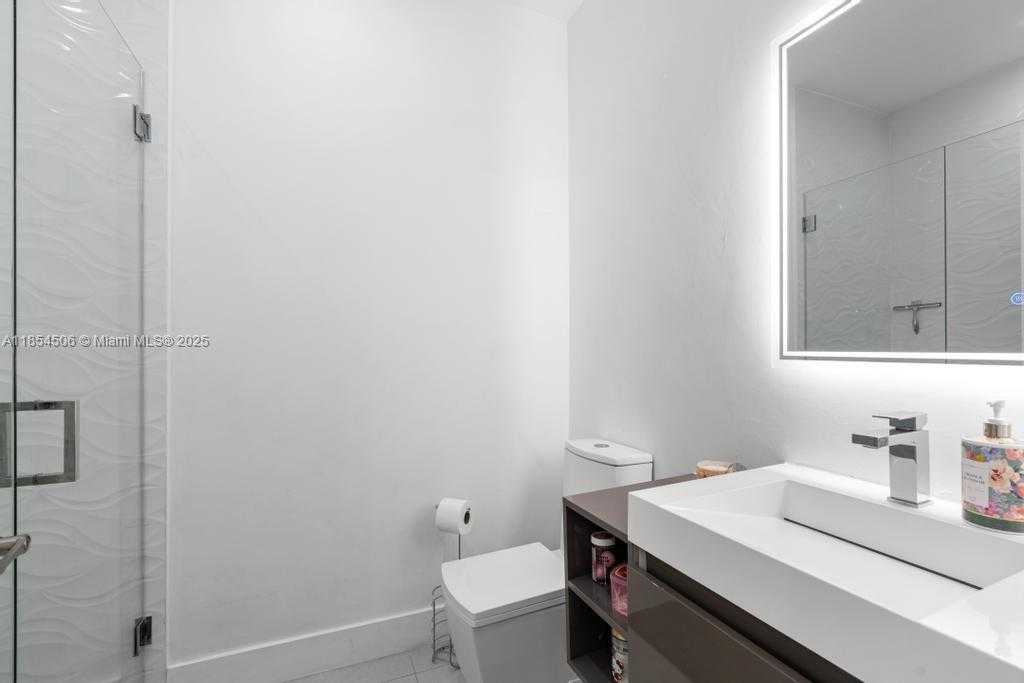 Small Image of 10023 NORTH WEST 89TH TER, Doral Number 33