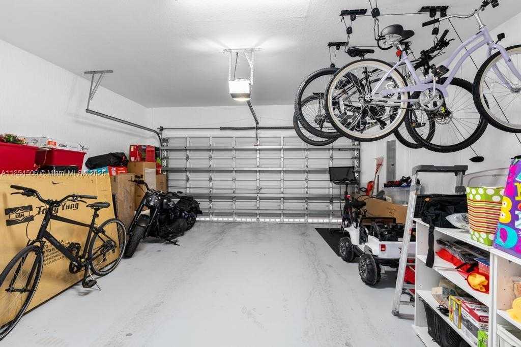 Small Image of 10023 NORTH WEST 89TH TER, Doral Number 35