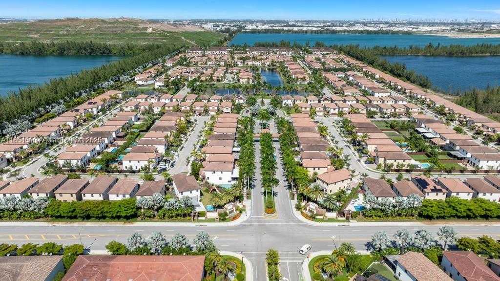 Small Image of 10023 NORTH WEST 89TH TER, Doral Number 45