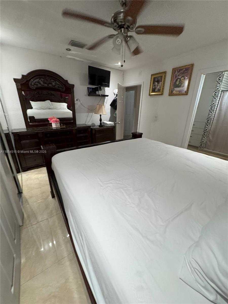 Small Image of 490 WEST 53RD ST, Hialeah Number 11