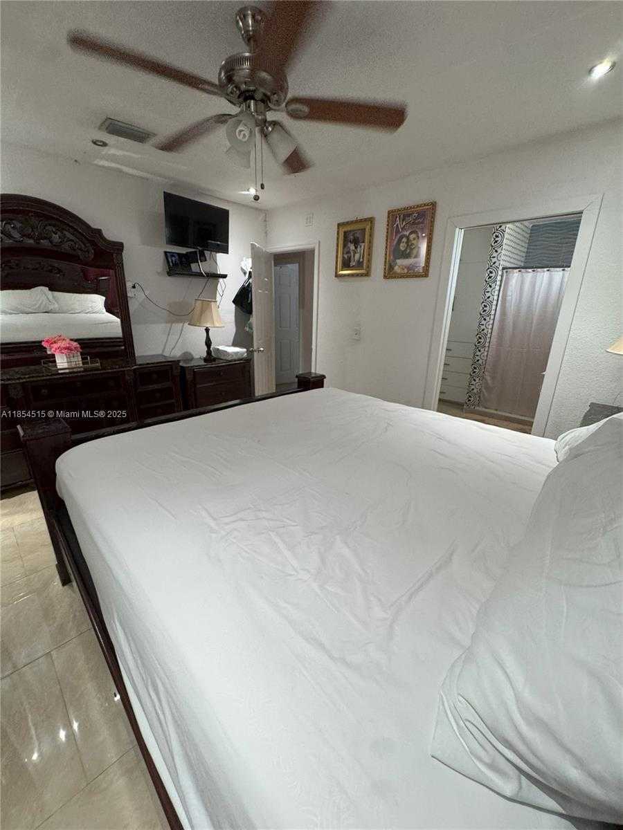 Small Image of 490 WEST 53RD ST, Hialeah Number 12