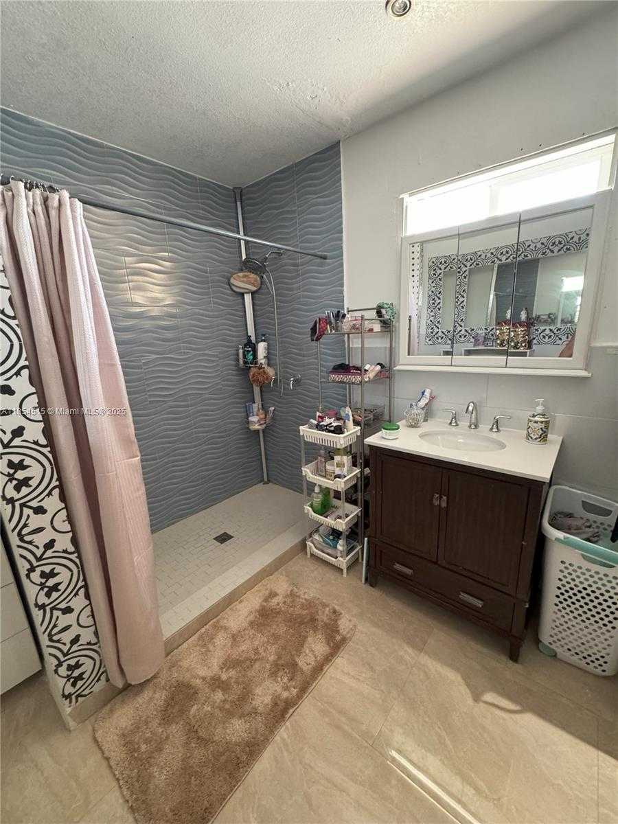 Small Image of 490 WEST 53RD ST, Hialeah Number 14