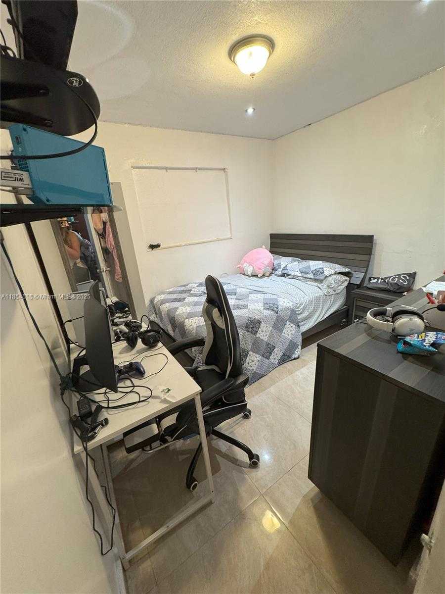 Small Image of 490 WEST 53RD ST, Hialeah Number 16
