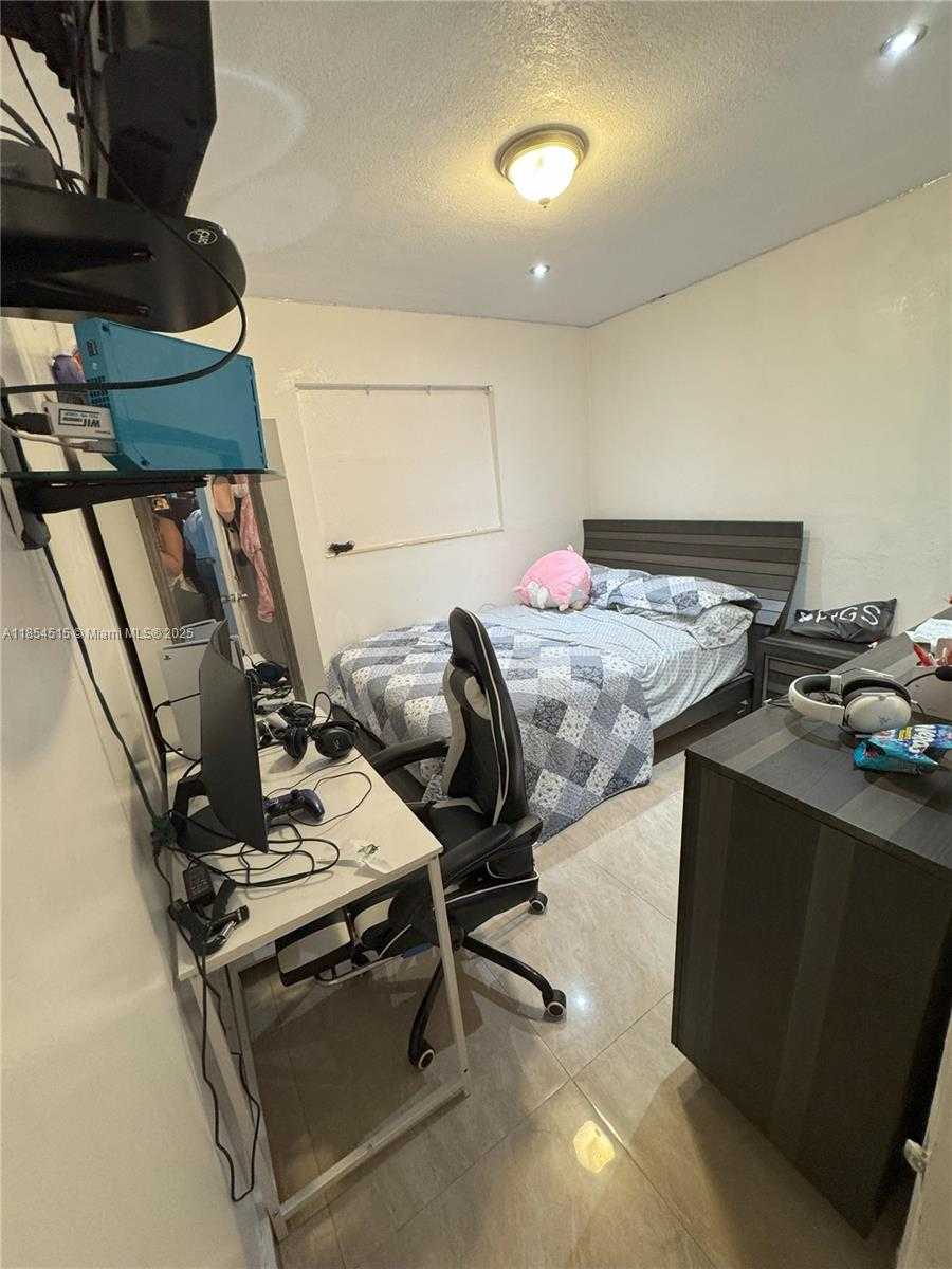 Small Image of 490 WEST 53RD ST, Hialeah Number 17