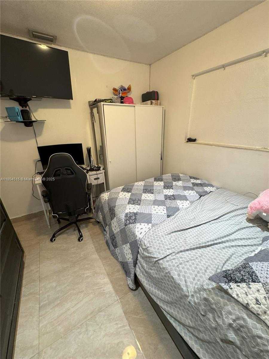 Small Image of 490 WEST 53RD ST, Hialeah Number 18