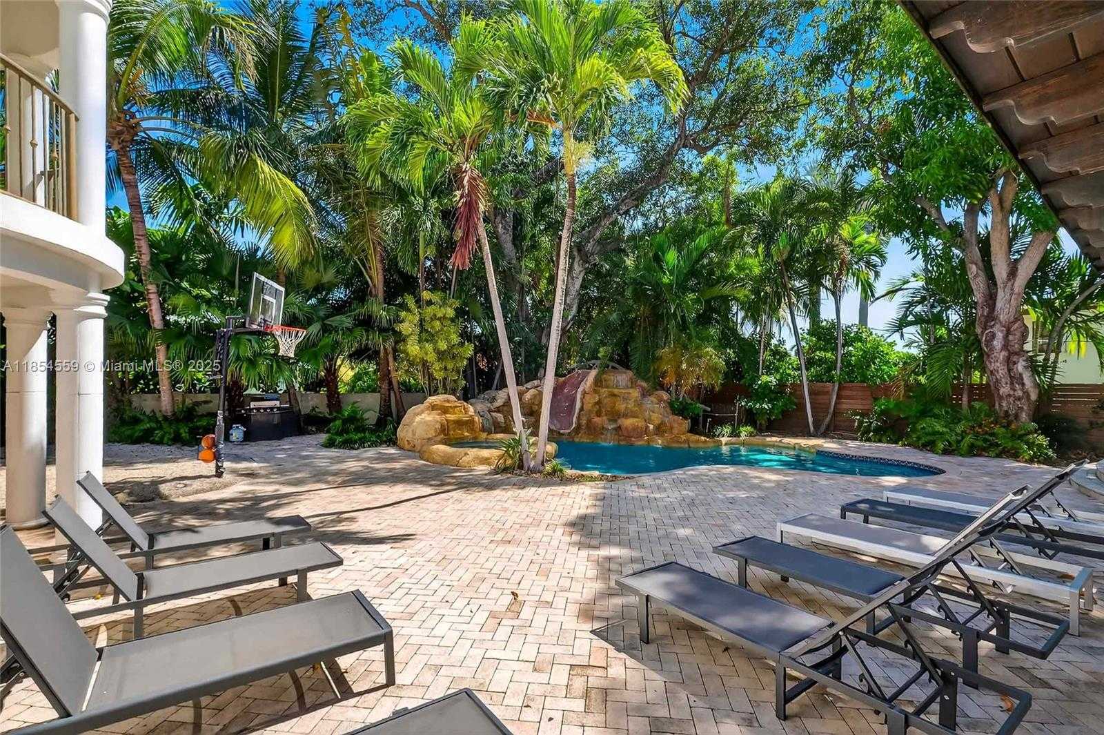 Small Image of 1051 NORTH EAST 89TH ST, Miami Number 11