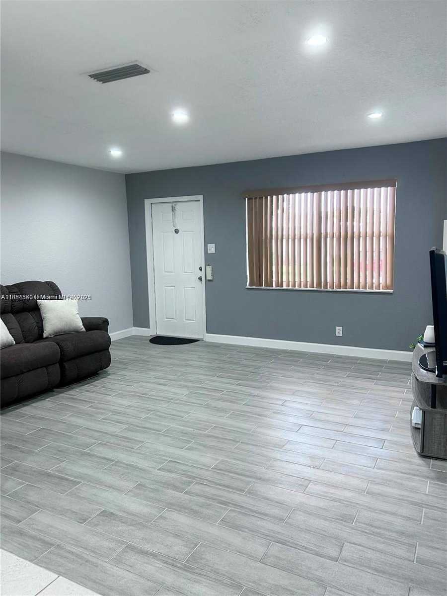 Small Image of 6960 NORTH WEST 11TH CT, Margate Number 4