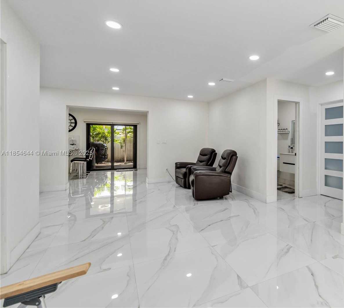 Small Image of 18001 NORTH WEST 42ND PL, Miami Gardens Number 10