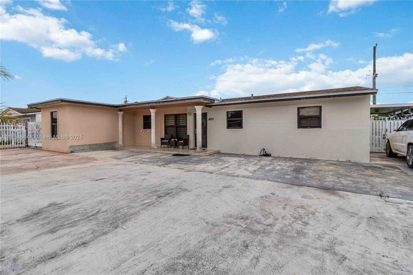 Small Image of 18001 NORTH WEST 42ND PL, Miami Gardens Number 2