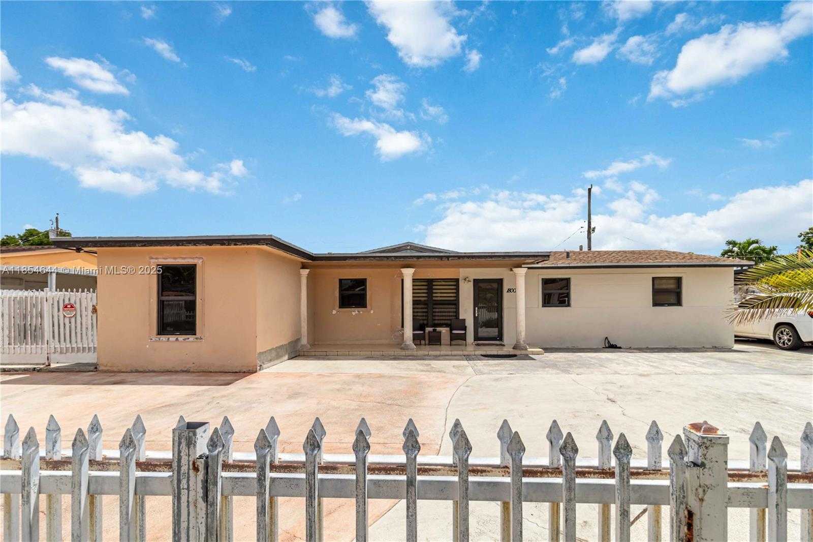 Small Image of 18001 NORTH WEST 42ND PL, Miami Gardens Number 4