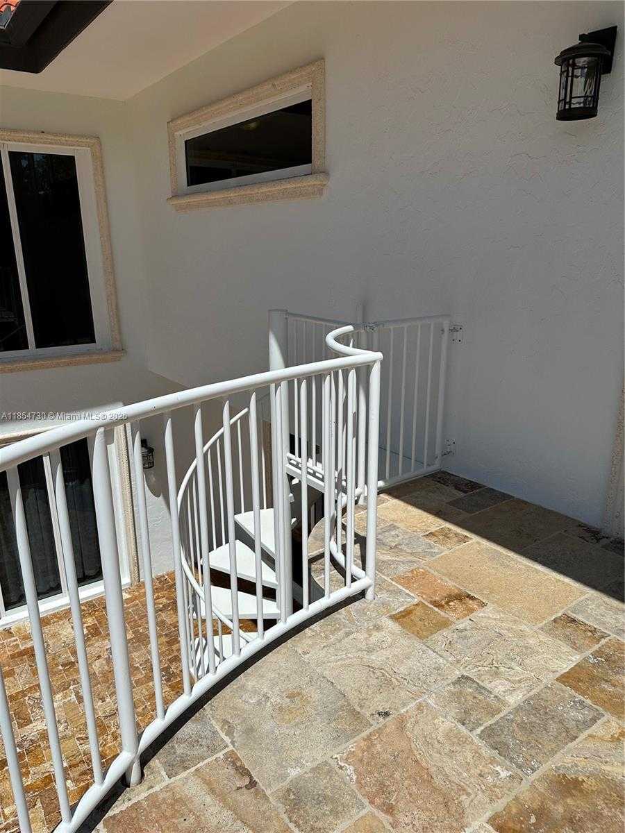 Small Image of 10600 SOUTH WEST 69TH AVE, Pinecrest Number 25