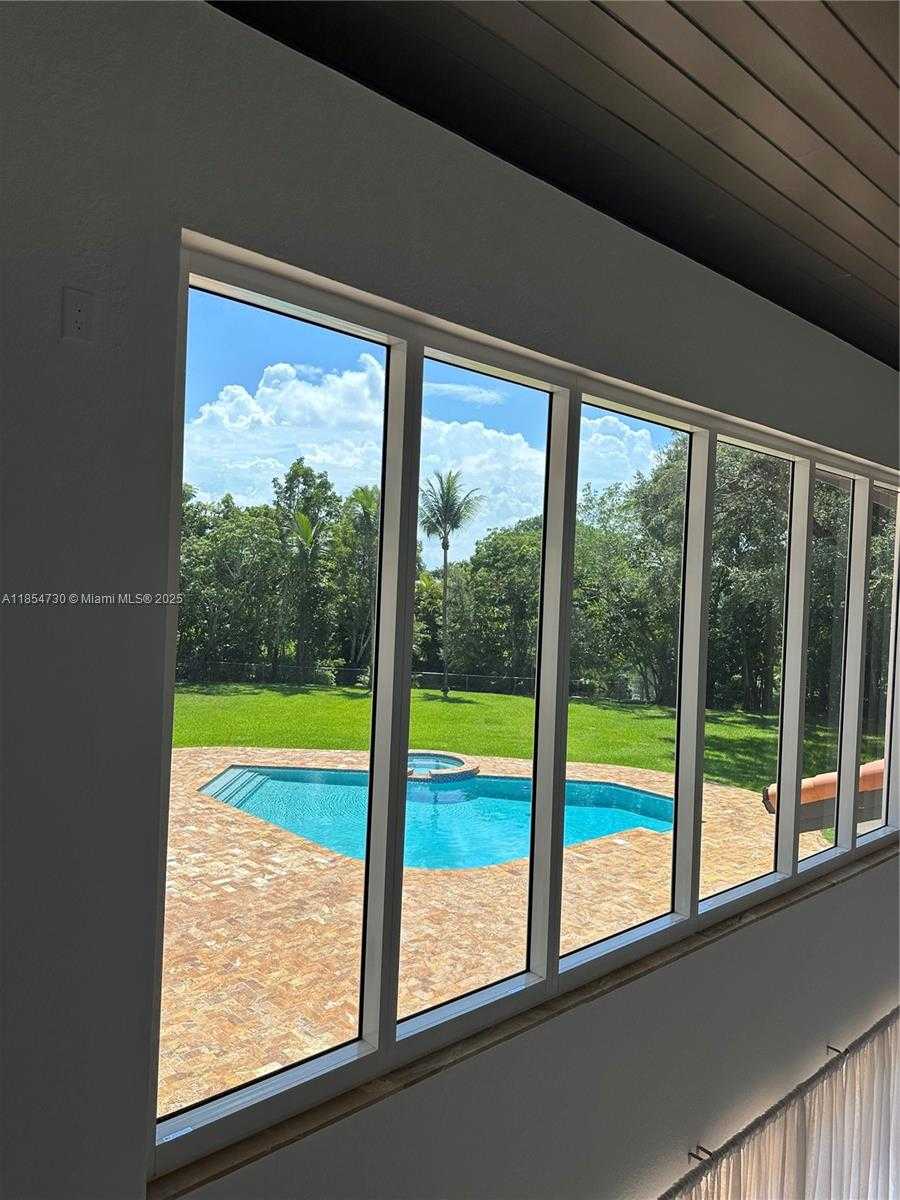 Small Image of 10600 SOUTH WEST 69TH AVE, Pinecrest Number 27