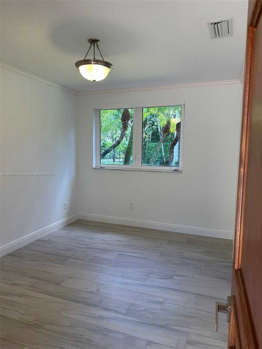 Small Image of 10600 SOUTH WEST 69TH AVE, Pinecrest Number 31