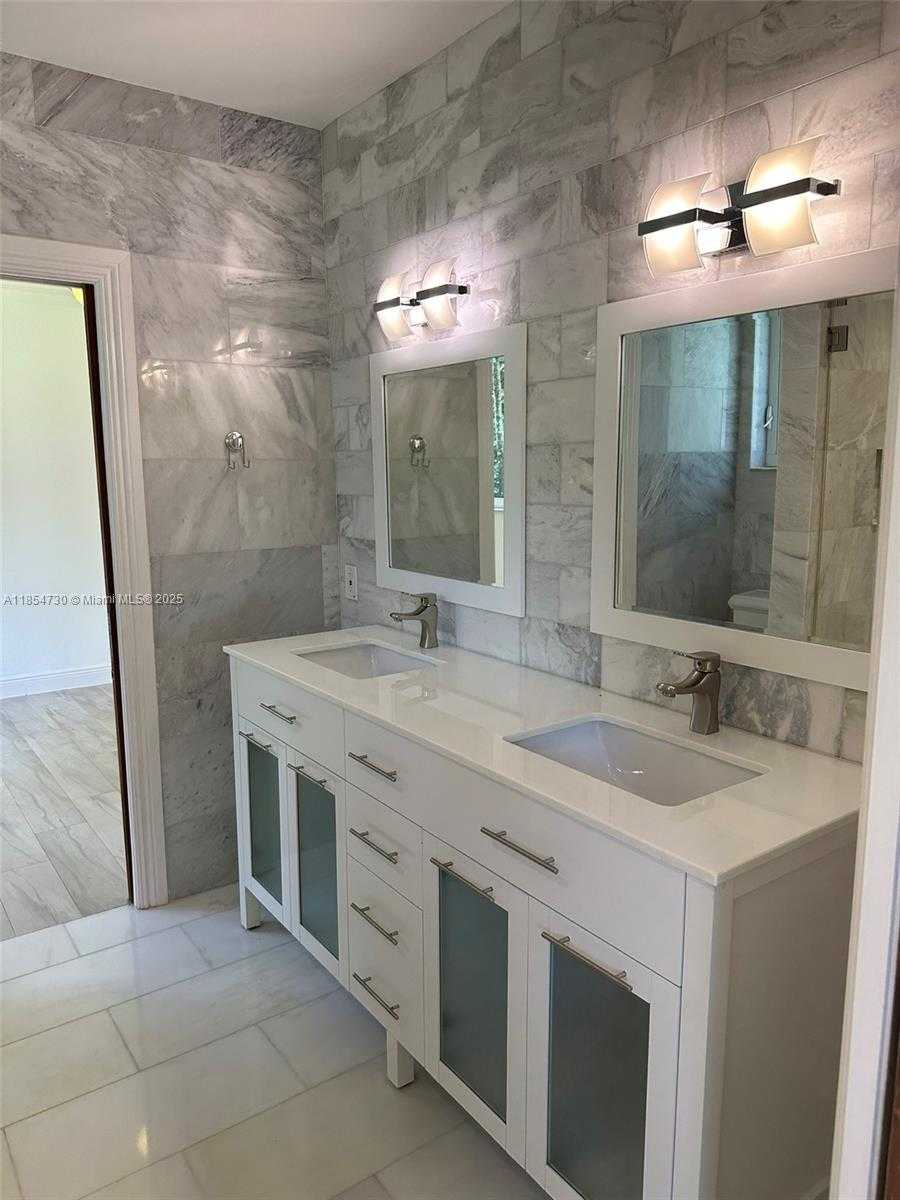 Small Image of 10600 SOUTH WEST 69TH AVE, Pinecrest Number 38