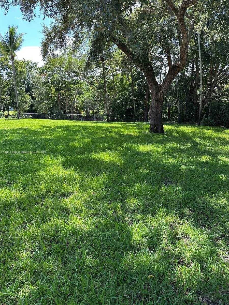 Small Image of 10600 SOUTH WEST 69TH AVE, Pinecrest Number 44