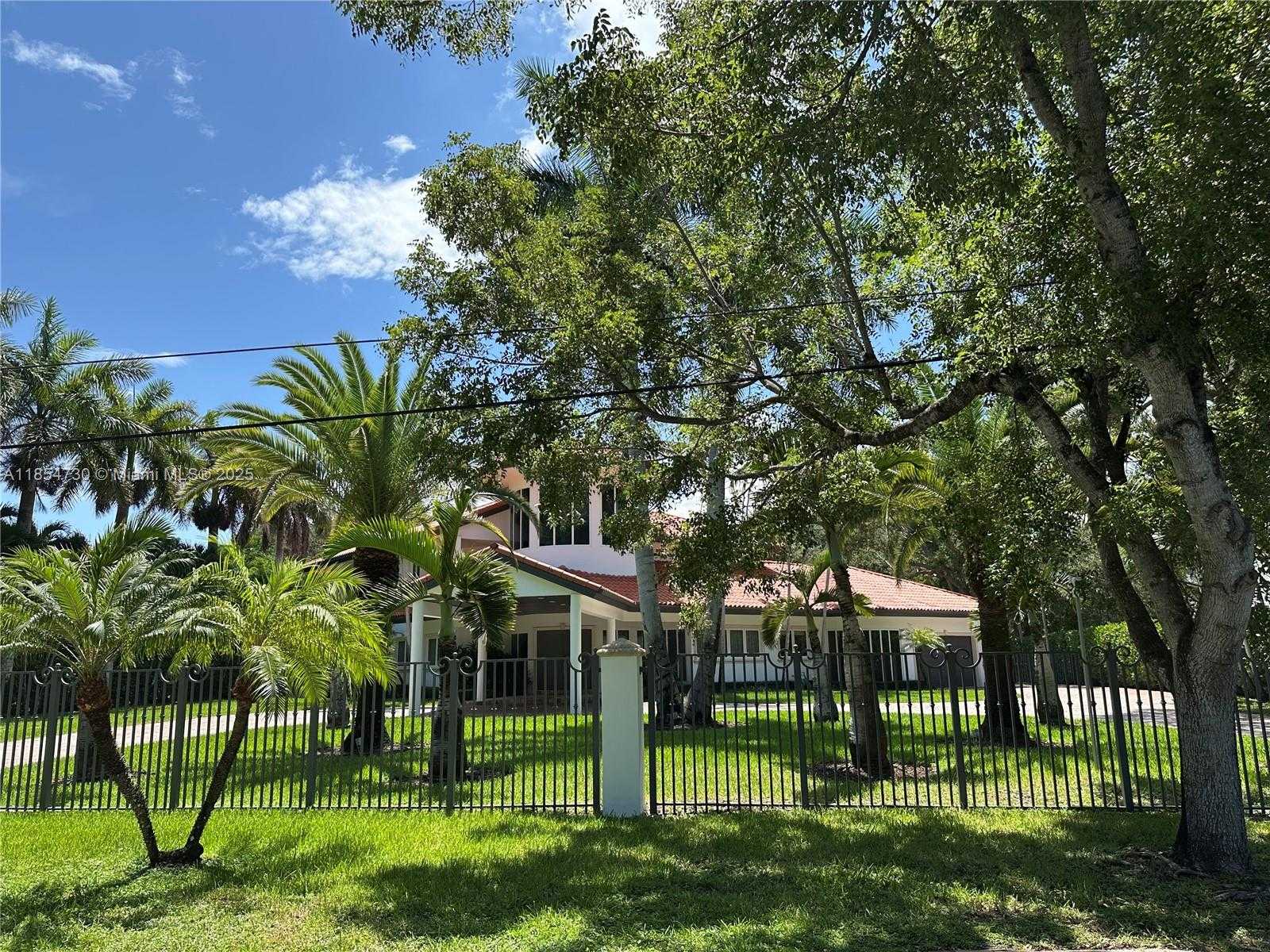 Small Image of 10600 SOUTH WEST 69TH AVE, Pinecrest Number 48