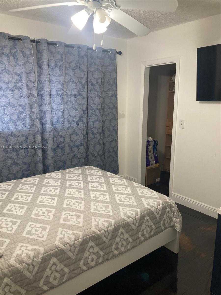 Small Image of 1671 SOUTH WEST 29TH AVE, Miami Number 14