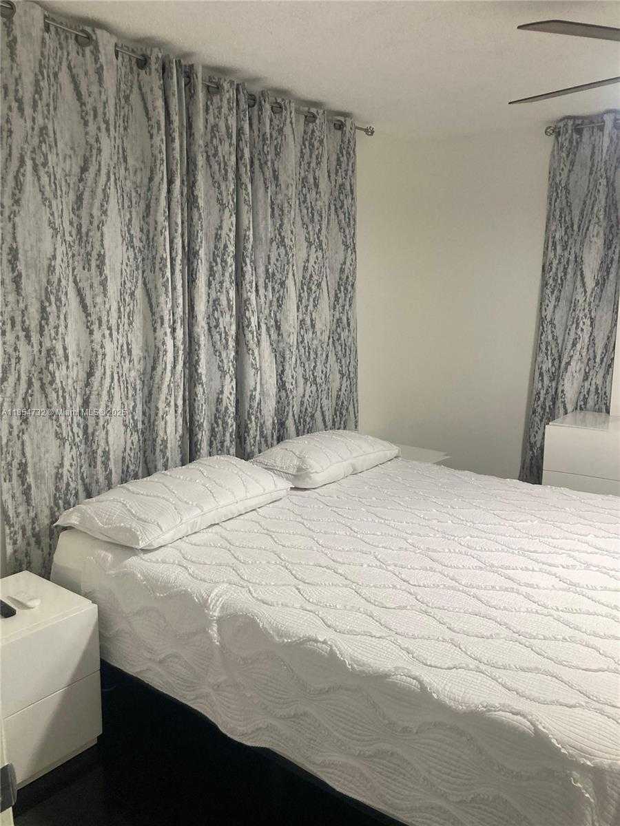 Small Image of 1671 SOUTH WEST 29TH AVE, Miami Number 15
