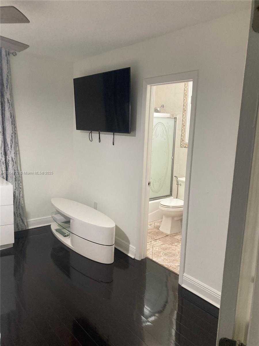 Small Image of 1671 SOUTH WEST 29TH AVE, Miami Number 16