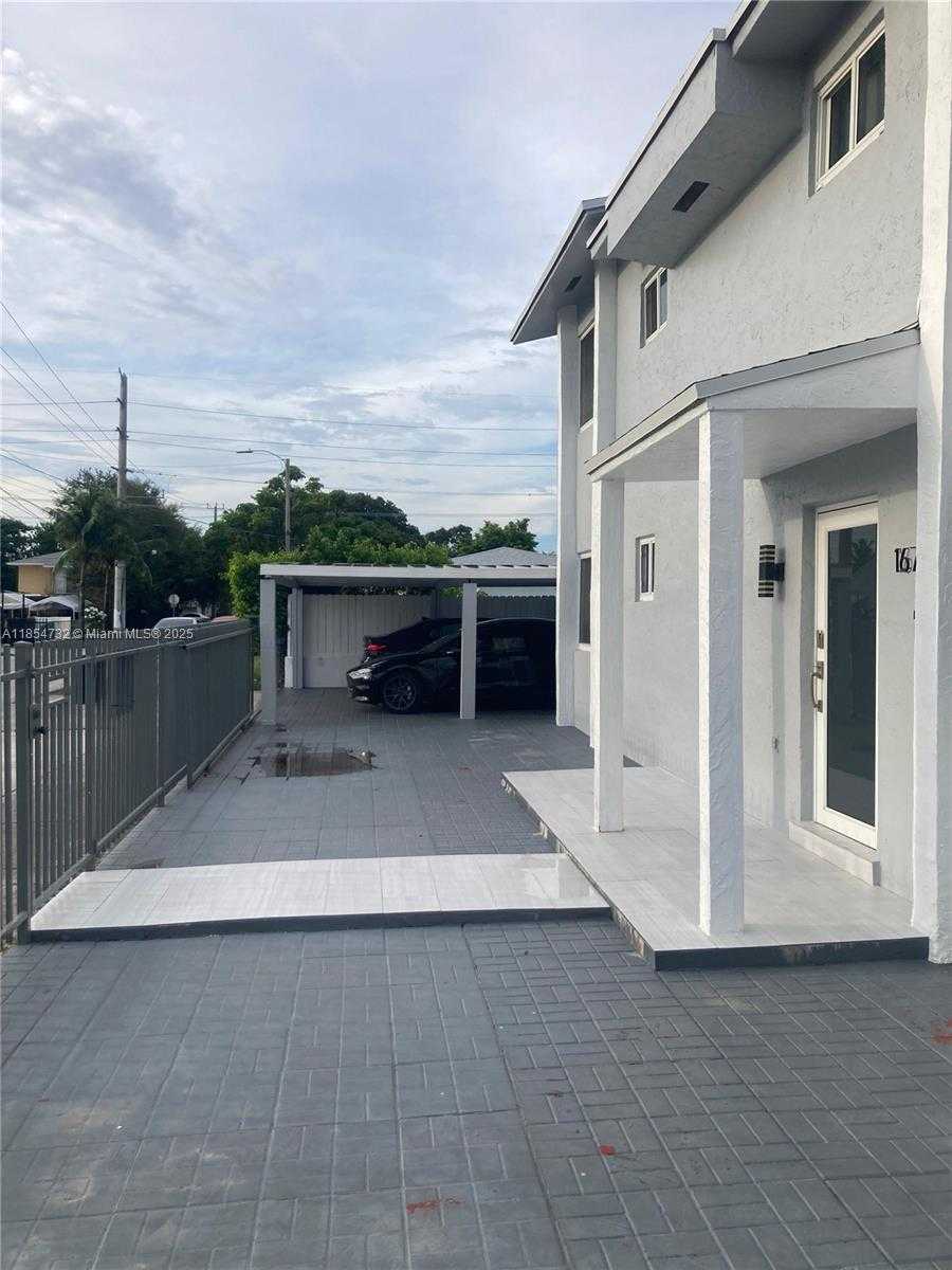 Small Image of 1671 SOUTH WEST 29TH AVE, Miami Number 2