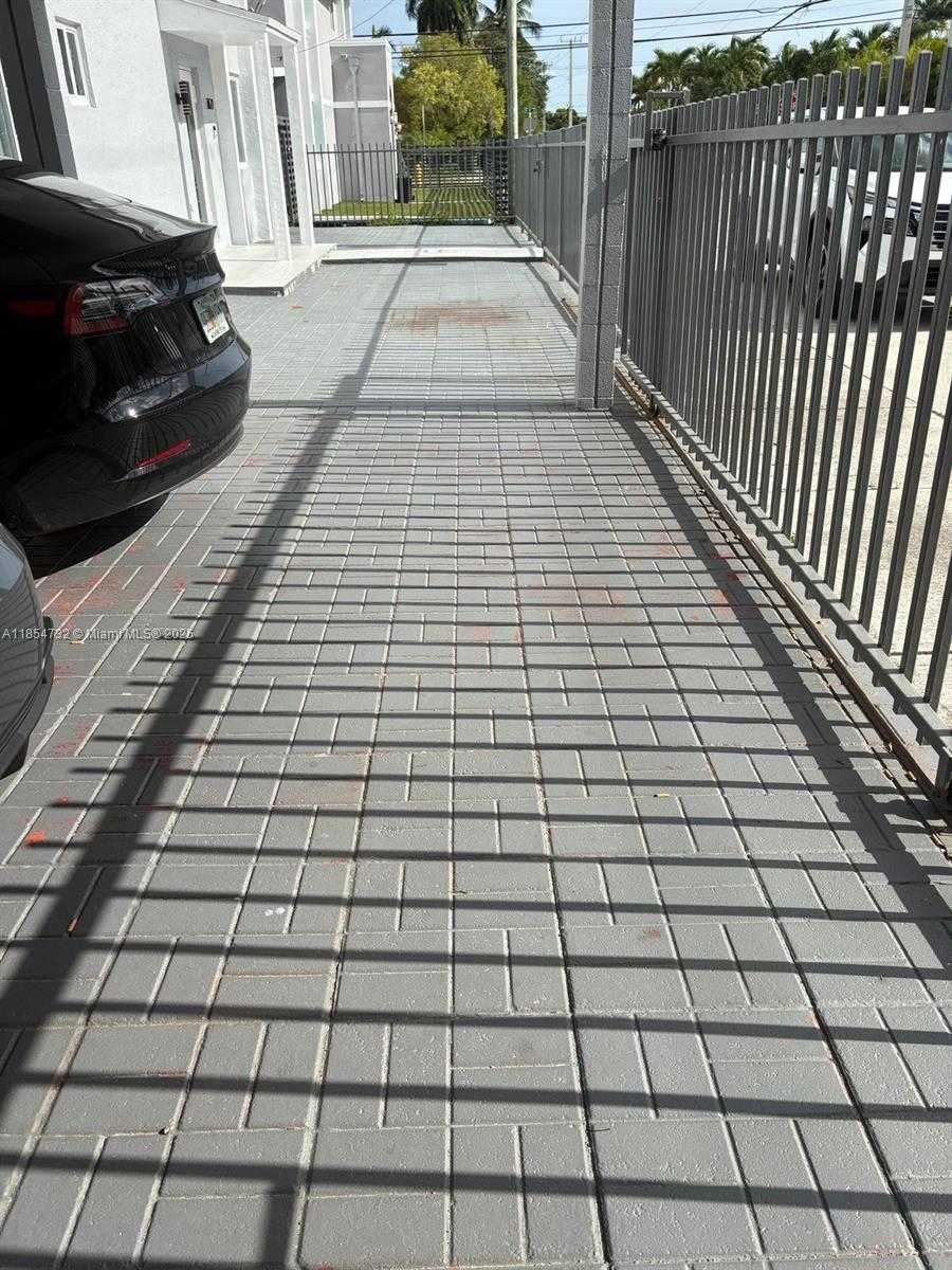 Small Image of 1671 SOUTH WEST 29TH AVE, Miami Number 3