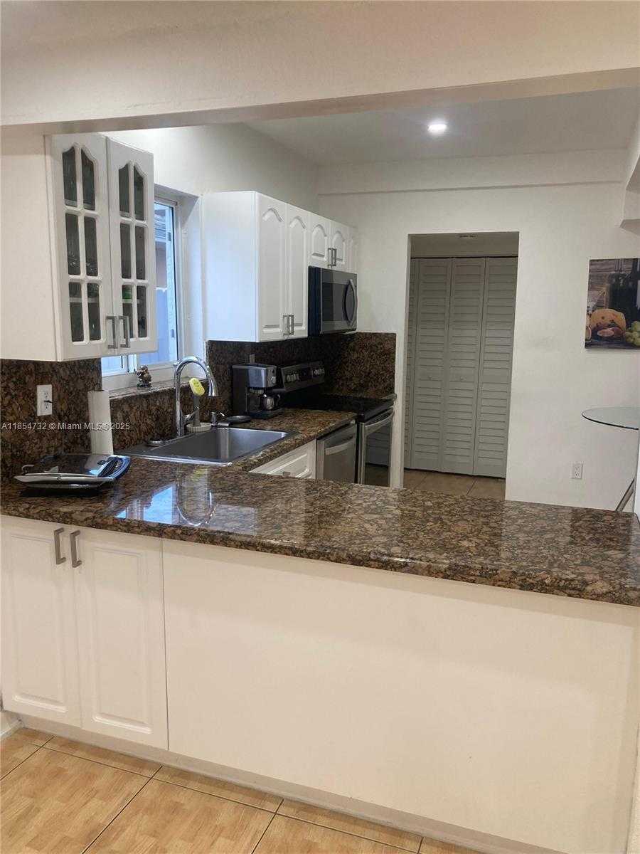 Small Image of 1671 SOUTH WEST 29TH AVE, Miami Number 7