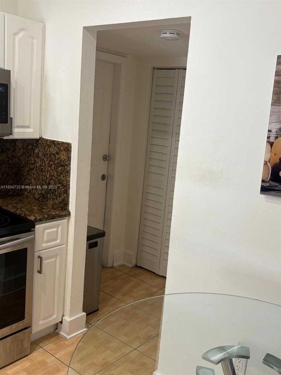Small Image of 1671 SOUTH WEST 29TH AVE, Miami Number 9