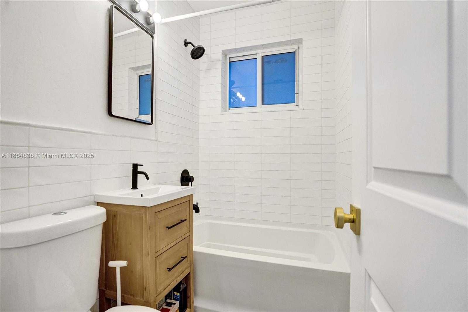 Small Image of 917 MANDARIN ISLE, Fort Lauderdale Number 15