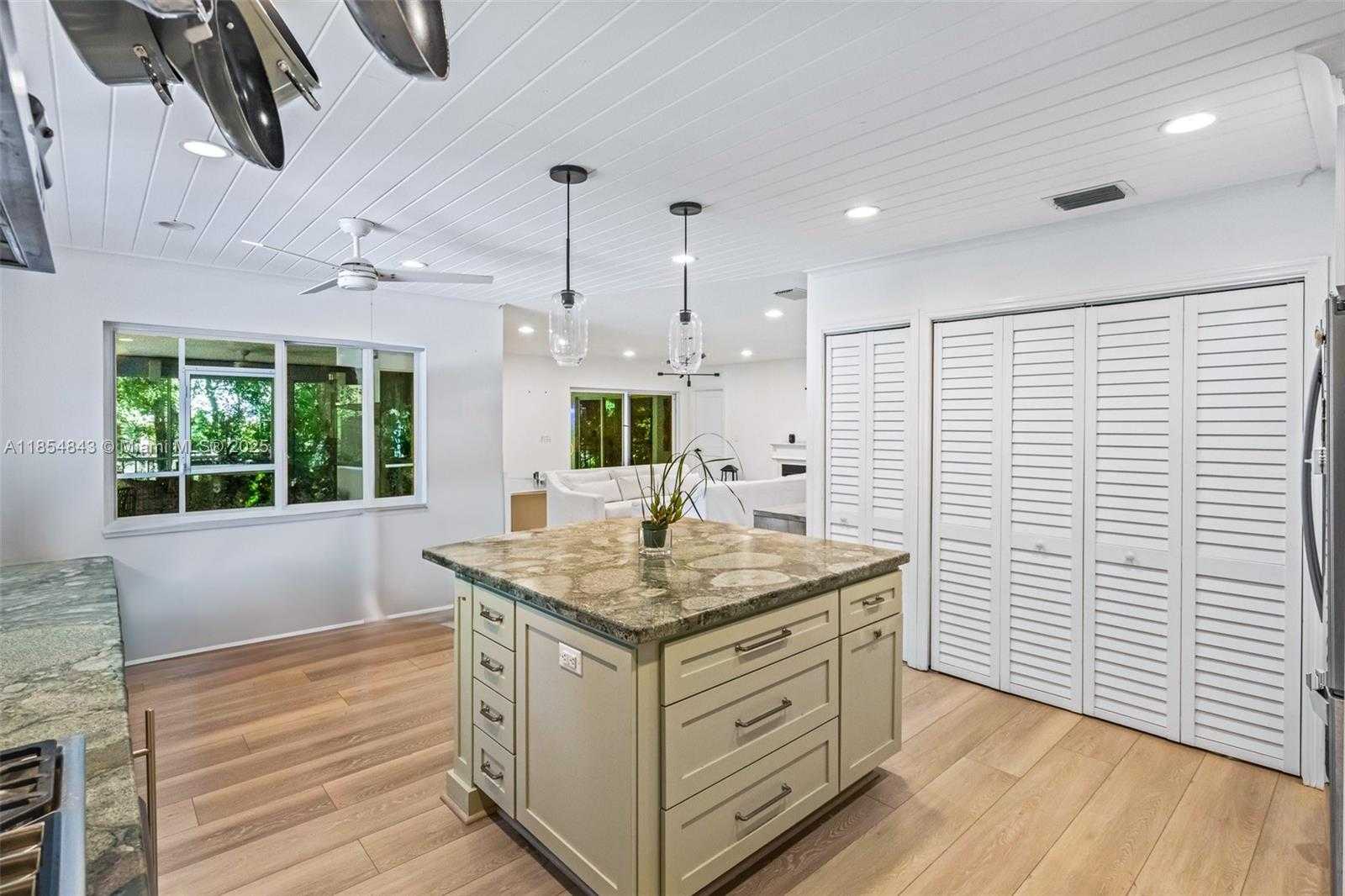 Small Image of 207 SUNSET BLVD, Key Largo Number 15
