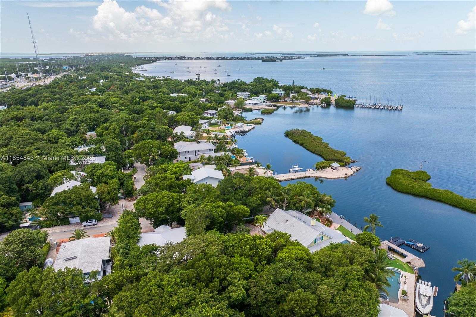 Small Image of 207 SUNSET BLVD, Key Largo Number 8