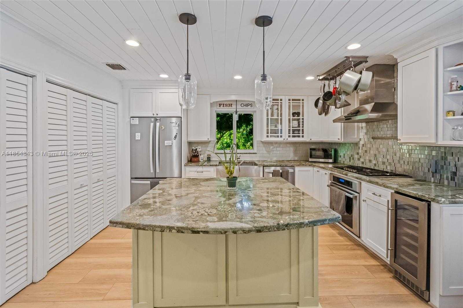 Small Image of 207 SUNSET BLVD, Key Largo Number 9