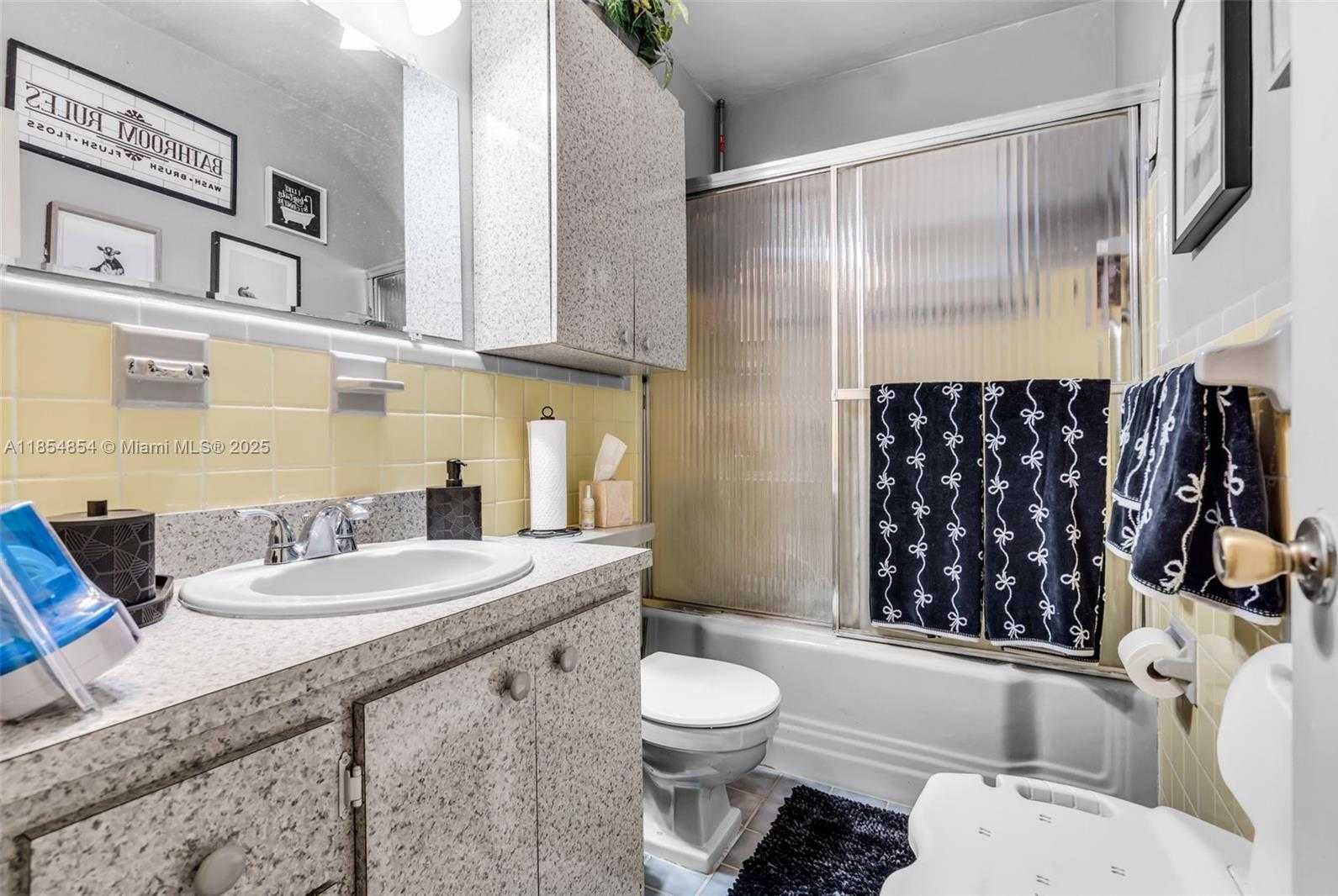 Small Image of 19211 NORTH WEST 37TH CT, Miami Gardens Number 11