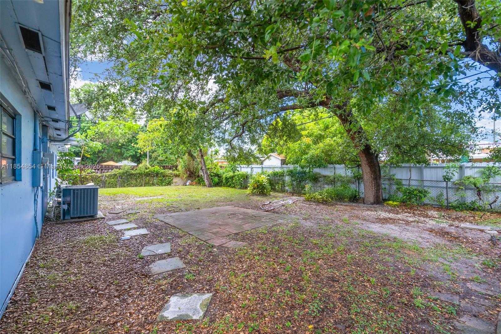 Small Image of 19211 NORTH WEST 37TH CT, Miami Gardens Number 23