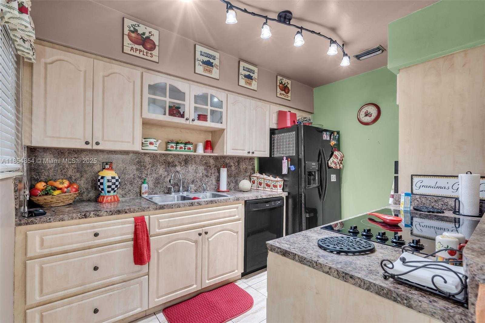 Small Image of 19211 NORTH WEST 37TH CT, Miami Gardens Number 9