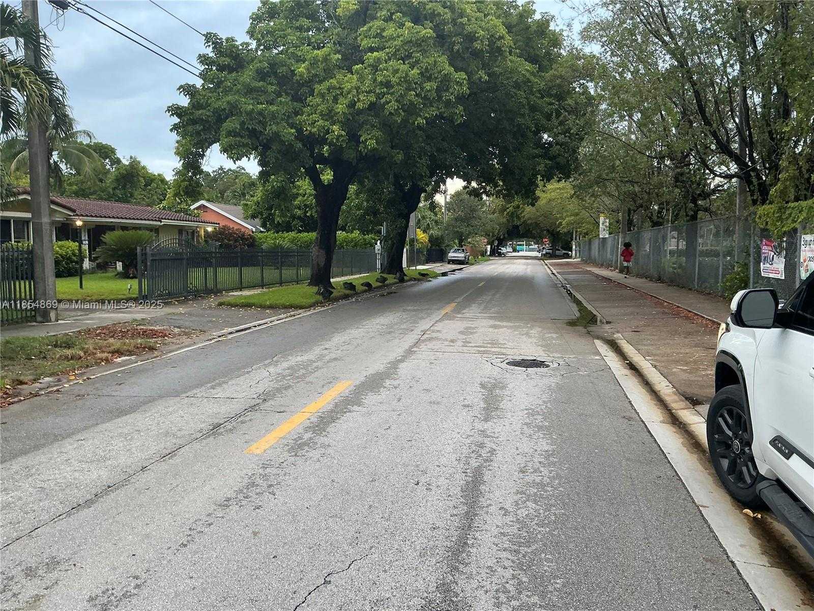 Small Image of 1855 NORTH WEST 32ND ST, Miami Number 3