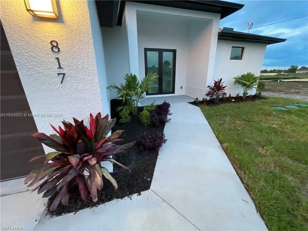 Small Image of 817 NEWELL ST E, Lehigh Acres Number 3