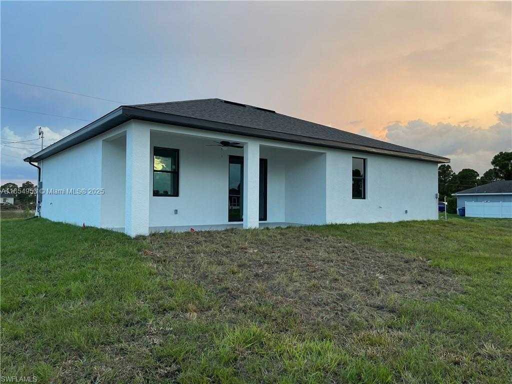 Small Image of 817 NEWELL ST E, Lehigh Acres Number 4