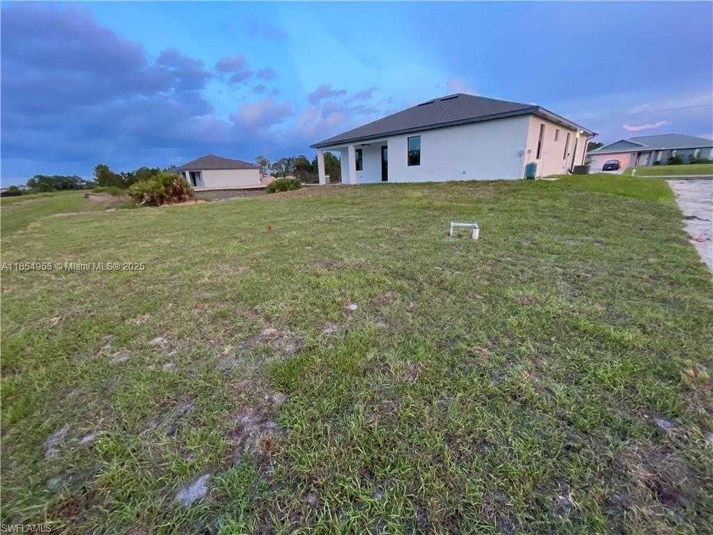 Small Image of 817 NEWELL ST E, Lehigh Acres Number 5