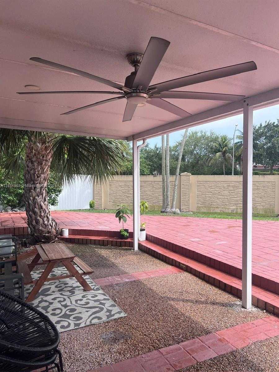 Small Image of 8195 SW 24th Pl, Miramar, FL 33025, USA Number 16