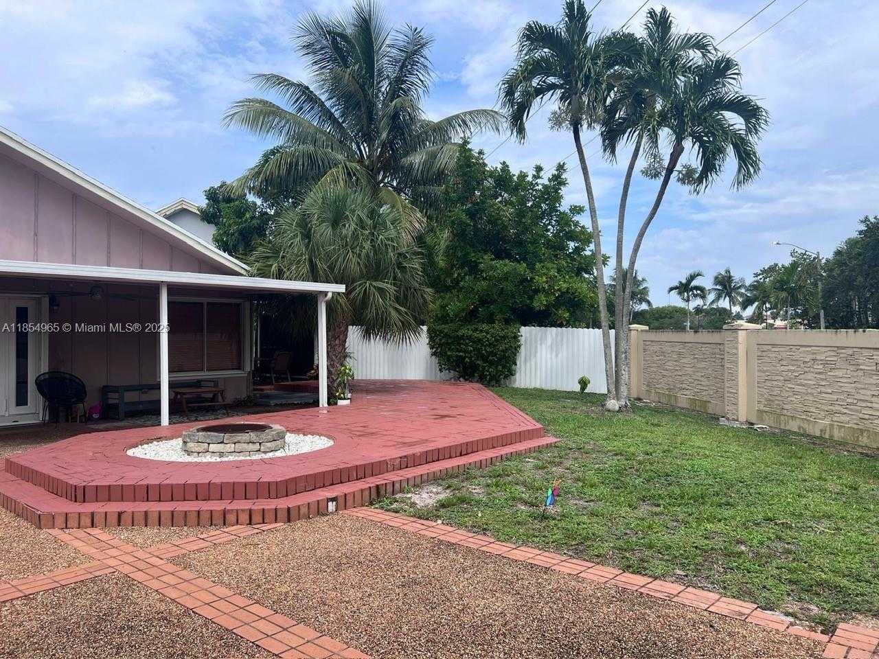 Small Image of 8195 SW 24th Pl, Miramar, FL 33025, USA Number 17