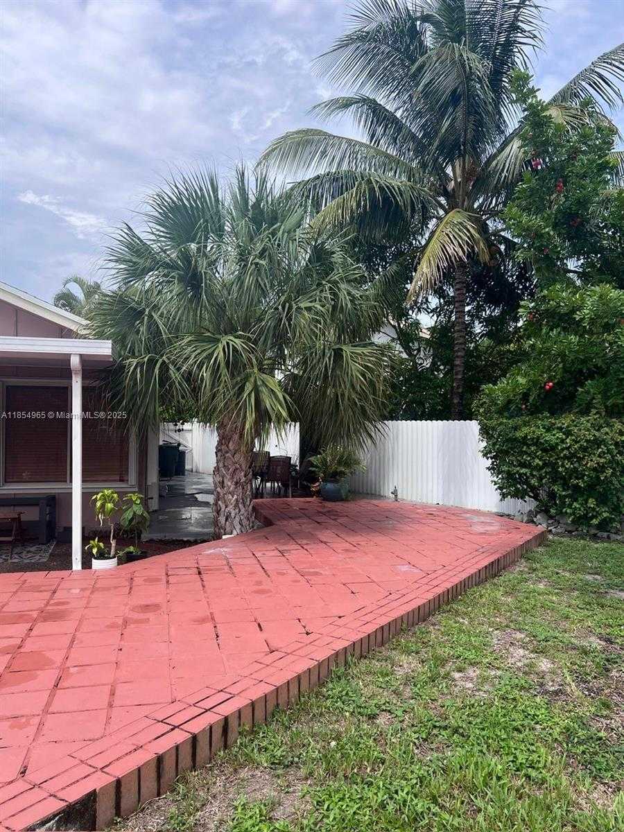 Small Image of 8195 SW 24th Pl, Miramar, FL 33025, USA Number 18