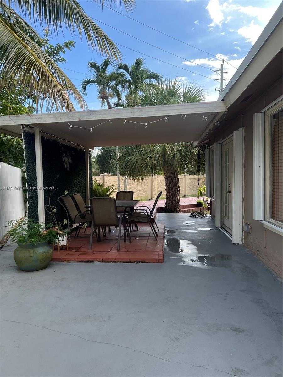 Small Image of 8195 SW 24th Pl, Miramar, FL 33025, USA Number 19