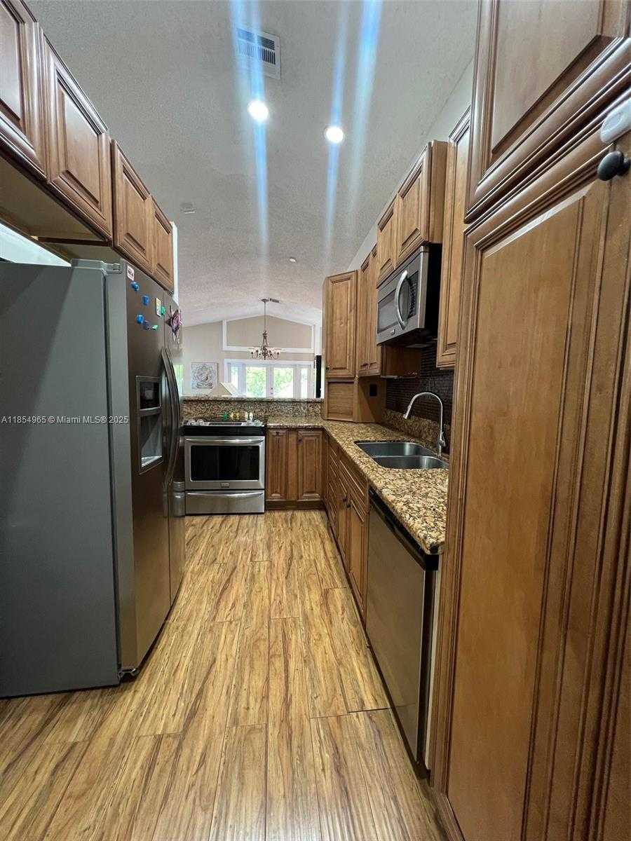 Small Image of 8195 SW 24th Pl, Miramar, FL 33025, USA Number 3