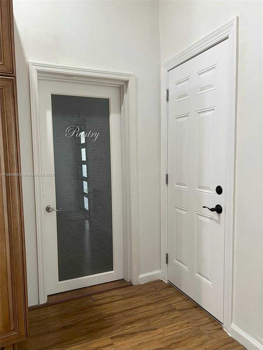 Small Image of 8195 SW 24th Pl, Miramar, FL 33025, USA Number 4