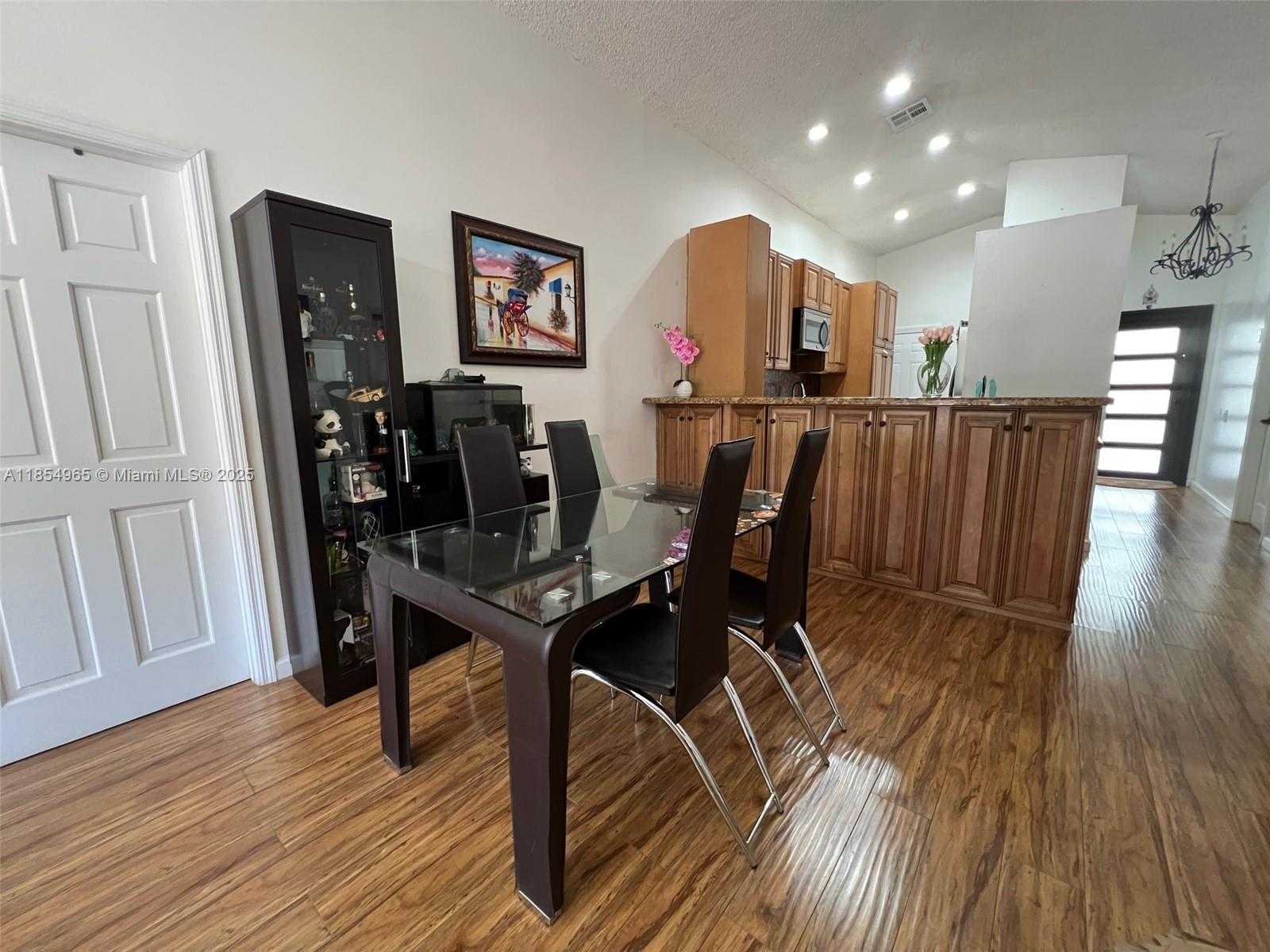 Small Image of 8195 SW 24th Pl, Miramar, FL 33025, USA Number 5